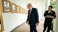 Donald Trump inaugura un 'Paseo de la Fama de los Presidentes' en la Casa Blanca y reemplaza la foto de Biden por su firma con 'autopen'