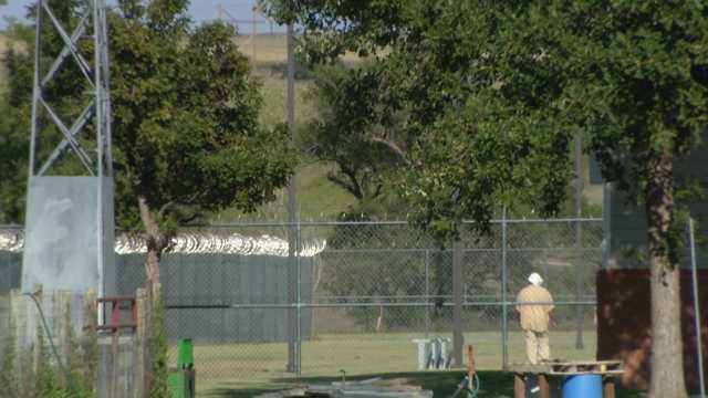 Senator sets hearing over ICE detention facility