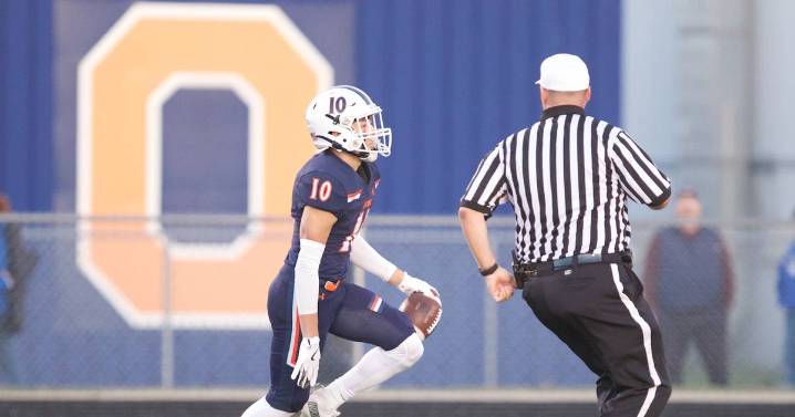 Mariano Velasco’s pick-six jumpstarts Oswego offense, defense to big win over Geneva – Shaw Local