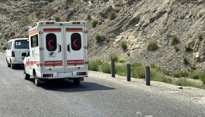 Elevan a 800 los muertos y 2.500 los heridos tras sismo en Afganistán