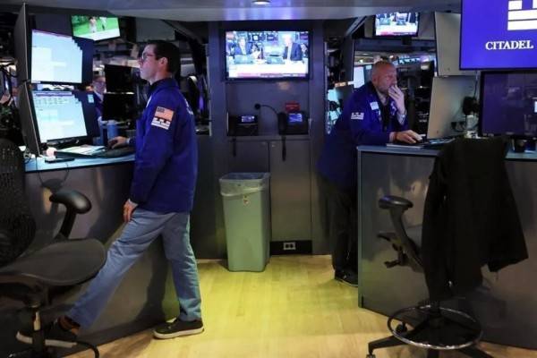 Avanzan mercados pese a posible bloqueo presupuestal en EU