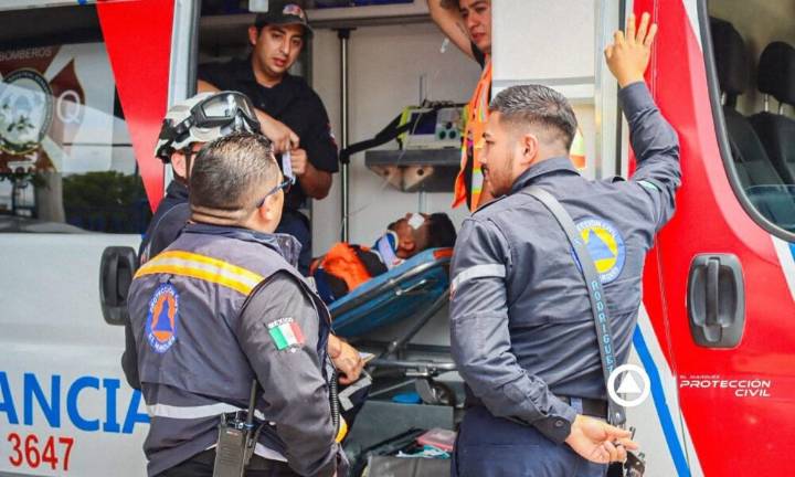 Trabajador cae de dos metros dentro de fábrica