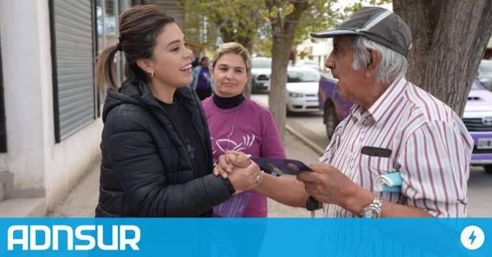 17:06 Maira Frías recorrió Sarmiento junto a candidatos locales de La Libertad Avanza