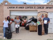 Donan estudiantes de la Facultad de Artes de la UACH insumos a «Cadena de Amor Contra el Cáncer Infantil»