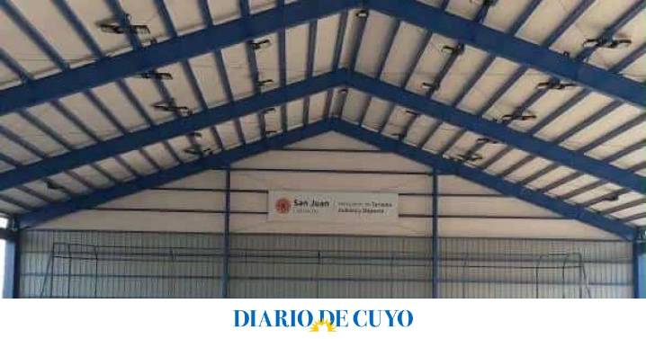 Misión cumplida: el Club del Centro Comercial e Industrial de Santa Lucía ya tiene su cancha techada
