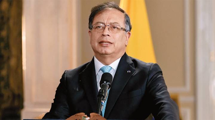 Presidente Petro aseguró que “hay un cartel en la Nueva EPS” y arremetió contra Enrique Vargas Lleras, en medio de una alocución