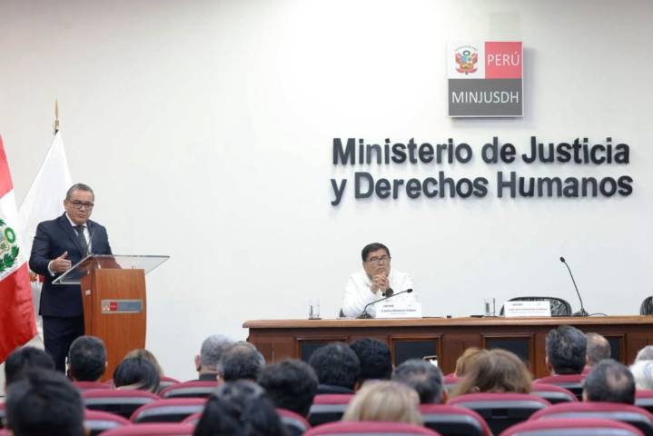 Gobierno anuncia medidas contra delincuencia tras reunión con gremios de transporte formal