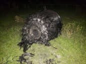 En un campo de Chaco hallaron un extraño objeto metálico, que podría pertenecer a un vehículo espacial
