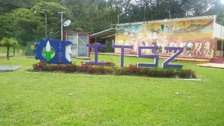 Llevan dos años esperando sus títulos del Tec de Zongolica; son 200 egresados afectados