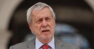 Van Klaveren rechaza que dardos de Boric contra Trump afecten candidatura de Bachelet a la ONU