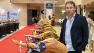Sabor suave, carne roja y 102 semanas de curación, así es el jamón ganador de la Feria de Teruel