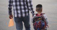 Maestros demandan por medidas migratorias de Trump, dicen que estudiantes no asisten a clases