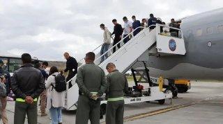 Llegó a Argentina primer grupo de deportados por EEUU (+Foto)