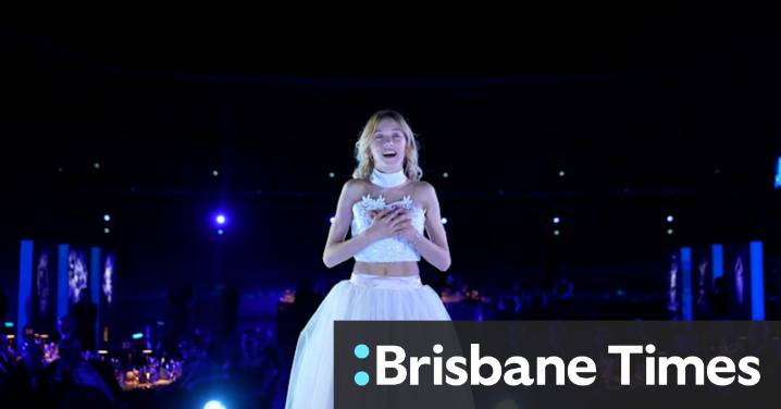 Nikki Webster performs Under Southern Skies with her children
