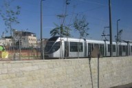 El gigante ferroviario español tenía previsto construir un tren ligero entre Jerusalén y Cisjordania. Ahora tiene un problema