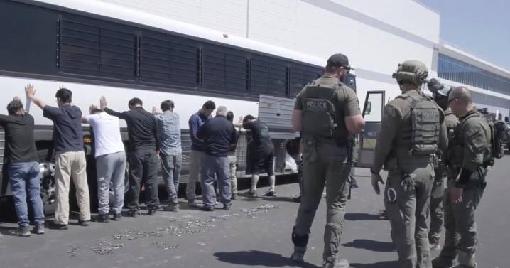 Corea del Sur ‘rescata’ a 300 trabajadores de Hyundai detenidos por el ICE en EU: Regresarán a su país