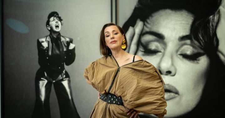 Tina Arena takes her place with the greats at National Portrait Gallery