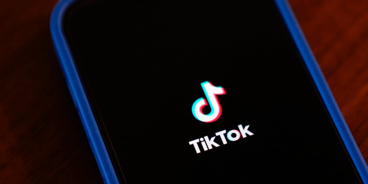 President Trump signs executive order to approve TikTok deal, avoiding a ban in US