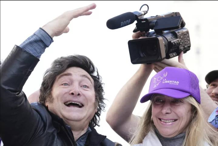 Milei lanza ofensiva judicial contra difusión de audios que revelan supuesta trama de corrupción