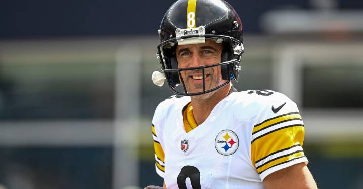 Aaron Rodgers passes Brett Favre on all