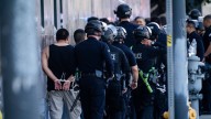 El Tribunal Supremo de EEUU da luz verde a reanudar las detenciones de inmigrantes en California
