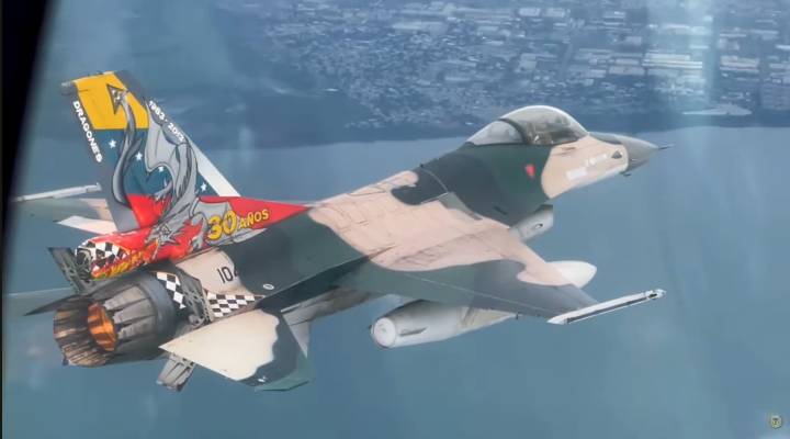 Cazas venezolanos F-16 se aproximan a destructor de EE.UU.