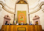 Se celebra el primer pleno de la legislatura en el Parlamento, abordando temas como la sanidad o los incendios
