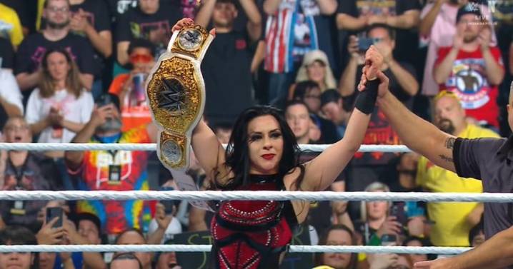 ¡Orgullo latino! Stephanie Vaquer es la primera chilena campeona mundial en WWE