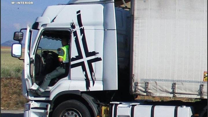 Detenidos dos camioneros en Soria por intercambiarse al volante en marcha y eludir los descansos obligatorios