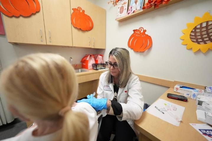 How to get a COVID-19 shot and ensure it’s covered by insurance