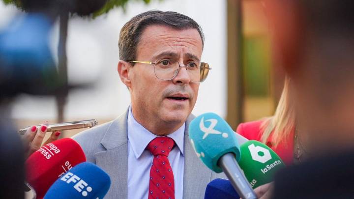 Gallardo, sobre el adelanto electoral en Extremadura: "Guardiola ha venido con trabajo del fin de semana en Murcia"