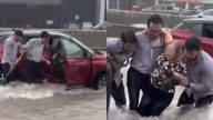 Empleados de Agencia de Autos Rescatan a Adulta Mayor Varada por Inundaciones en Monterrey