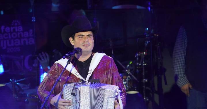 Logra Alfredo Olivas “sold out” en el Palenque de la Feria Nacional de Tijuana