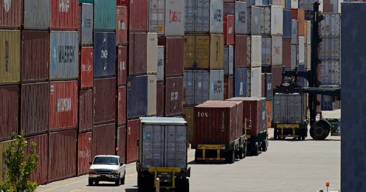 Gobierno impondrá aranceles a más de 1,400 productos, principalmente asiáticos, en el Paquete Económico 2026