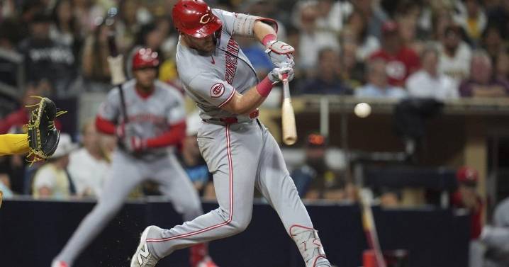 Robbed by Tatis earlier, Stephenson hits 2-run homer in 9th to lift Reds over Padres 4