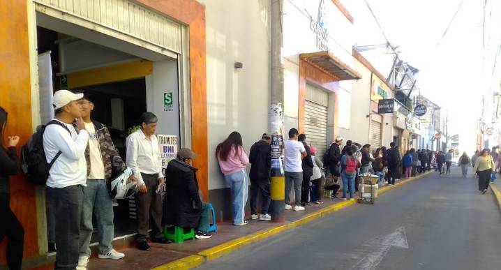 Tacna: Ciudadanos exigen más ventanillas y modificar horario de atención del Reniec