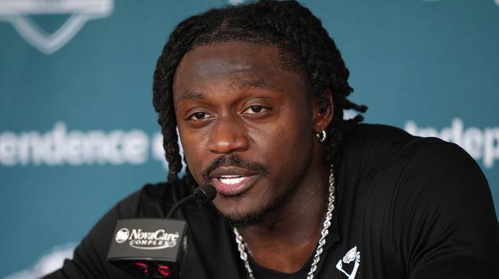 Eagles’ A.J. Brown ponders criticism of offense after beating Chiefs