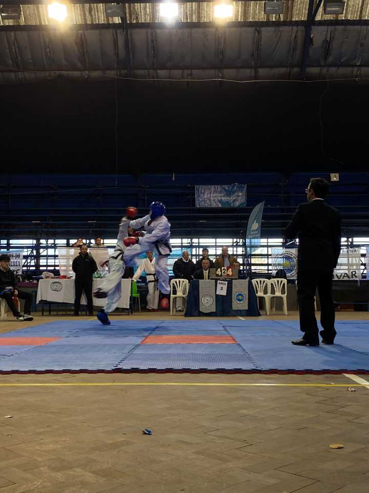 Destacada actuación de taekwondistas olavarrienses en Bolívar