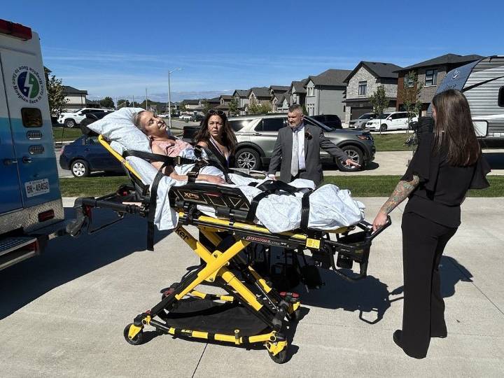 Paramedics deliver ill mom from Windsor hospice to daughter's wedding