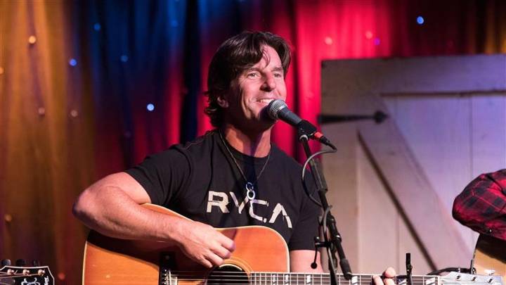 Muere Brett James, cantautor y ganador del Grammy, en un accidente aéreo en Carolina del Norte