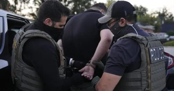 Más de 400 arrestos en Chicago por agentes de inmigración