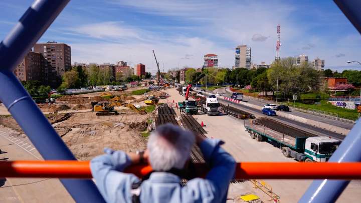 El vecino que supervisa cada día las obras en la A-5: "No soy ingeniero, cuento lo que veo y lo que se podría hacer mejor"