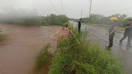 Cierran carretera Álamos-Navojoa ante fuertes lluvias
