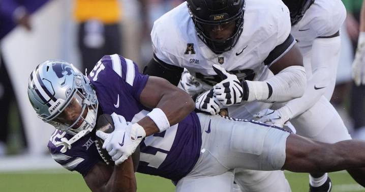 Hellums accounts for 3 TDs, Army rallies late to stun K-State 24