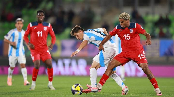 Con embajadores de Newell's, Argentina venció a Cuba en su debut en el Mundial sub