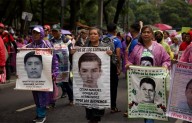 Marchan a 11 años de desaparición de los 43 de Ayotzinapa