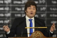Milei da una marcha atrás parcial con la liberación del mercado de cambios ante la desconfianza del mercado