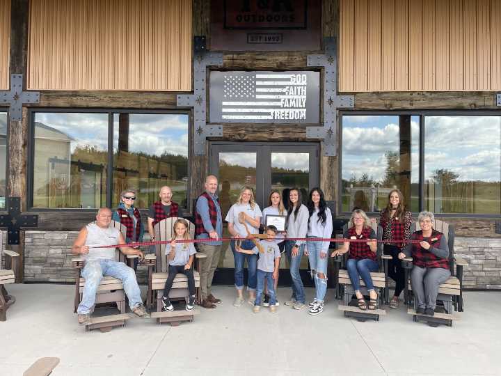 Chamber Ambassadors congratulate T&K Outdoors on new location