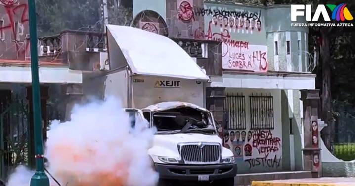 A 11 años de la desaparición de los 43 normalistas de Ayotzinapa, atacan Campo Militar en CDMX