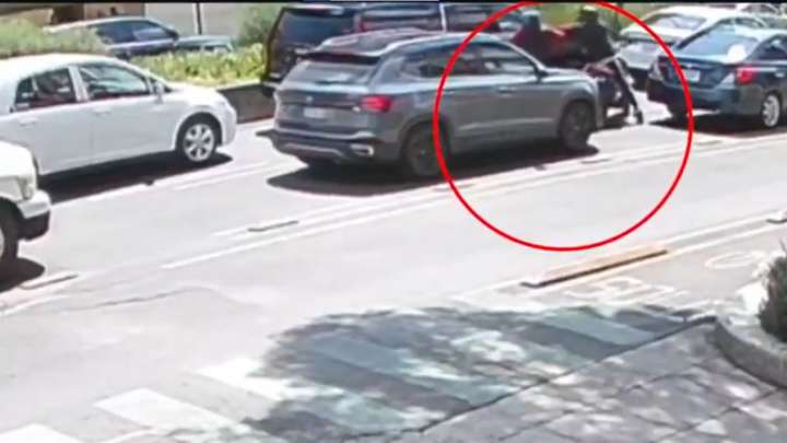 Video: Momento en que Motociclistas Asaltan a Camioneta en Avenida Chapultepec